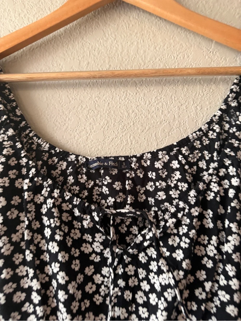 Abercrombie & Fitch Daisy Floral Smocked Puff Sleeve Top Small
